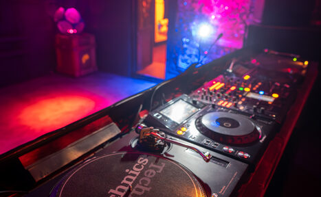 Арендовать Клуб с профессиональным звуковым оборудованием