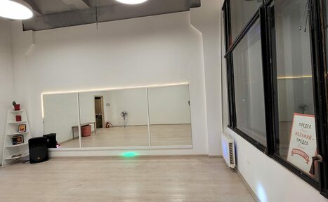 Арендовать Slam Space (Слэм Спейс). Белый зал для небольших групп