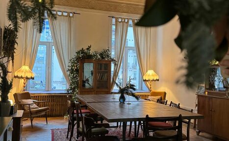 Арендовать Уютное пространство с большими окнами 