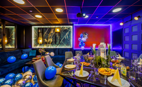 Арендовать Imperial. Праздничный лофт-зал с большим столом