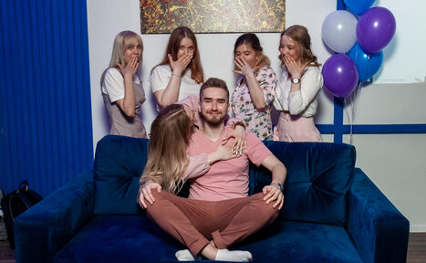 Арендовать Liberty. Яркий лофт-зал в бело-синем оформлении 