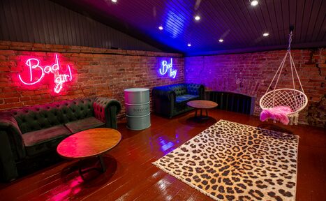 Арендовать Двухэтажный лофт с отдельным входом