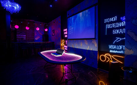 Арендовать Лофт в стиле казино с покерным столом