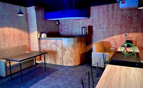 Арендовать BEE-LOUNGE Небольшой светлый лофт-зал