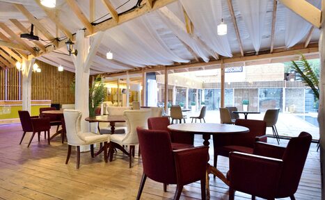 Арендовать MY IBIZA Пространство с открытым бассейном на Спортивной