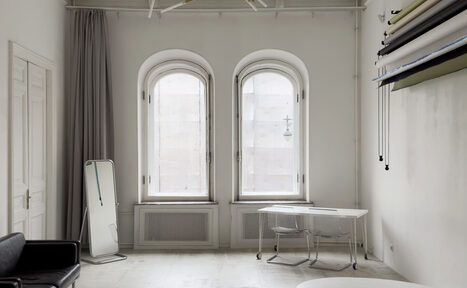 Арендовать Светлый зал с растениями