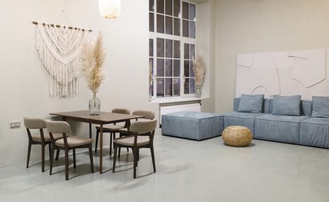 Арендовать Wow Place Loft. Mr.Boho (Вау Плэйс Лофт. Мистер Бохо). Светлый лаунж-зал