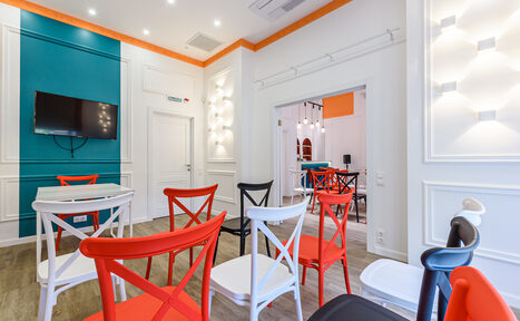 Арендовать Яркий презентационный зал