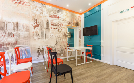 Арендовать Яркий презентационный зал