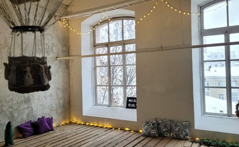 Арендовать Поэт Уютный лофт с большими окнами