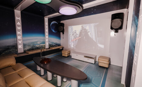 Арендовать Атмосферный кинозал