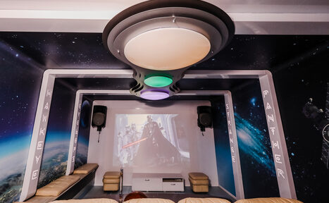 Арендовать Атмосферный кинозал