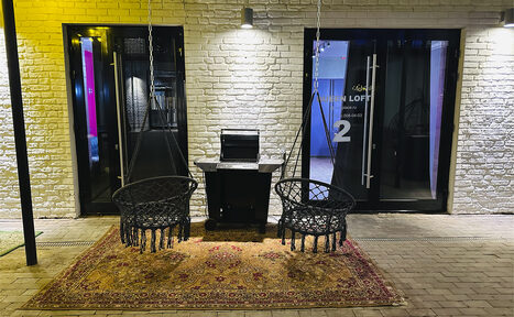 Арендовать Неоновый лофт-зал