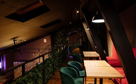 Арендовать Двухэтажное пространство с яркими акцентами