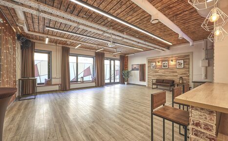 Арендовать Loft Lodge 8. Яркий зал со светомузыкой