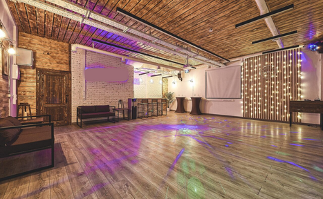 Арендовать Loft Lodge 8. Яркий зал со светомузыкой