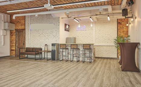 Арендовать Loft Lodge 8. Яркий зал со светомузыкой