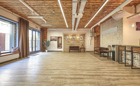 Арендовать Loft Lodge 8. Яркий зал со светомузыкой