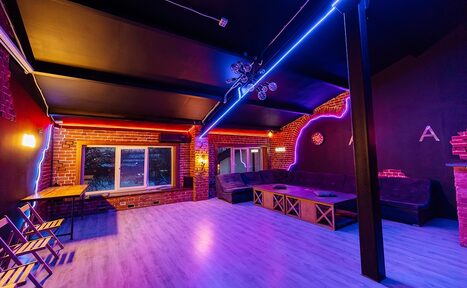 Арендовать ATMOSFERA. AURA Чёрный лофт из красного кирпича