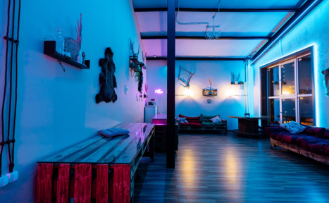 Арендовать Неоновый лофт для вечеринок