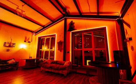 Арендовать Неоновый лофт для вечеринок