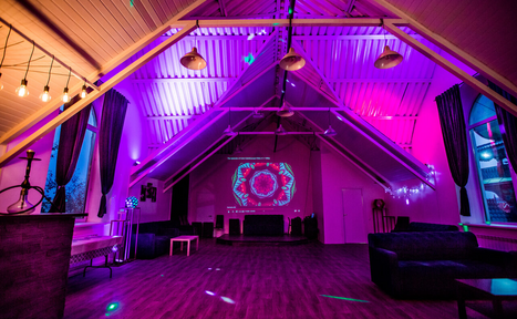 Арендовать Honey. EmpireLoft Стилизованный лофт с проектором