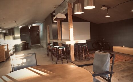 Арендовать Roof Hooty Place. Лофт-мансарда 