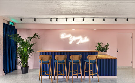 Арендовать Стилизованный лофт для деловых мероприятий