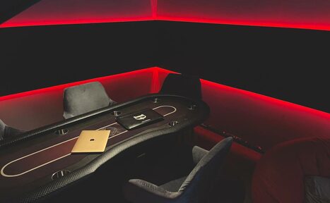 Арендовать SIMPLE. VIP 1 (СИМПЛ. ВИП 1). Лофт на мансардном этаже с покерным столом