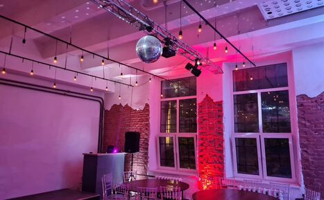 Арендовать Status Loft (Статус Лофт). Лофт со светомузыкой