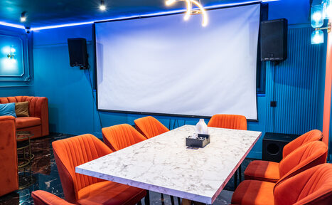 Арендовать N-Joy Яркий лофт-зал