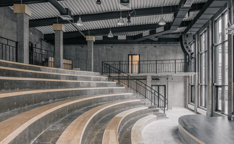 Арендовать Амфитеатр Ленполиграфмаш