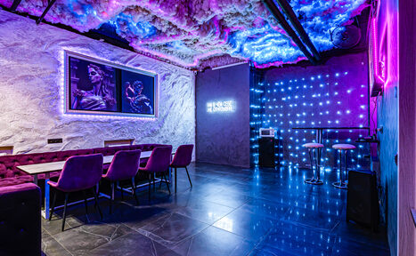 Арендовать Дизайнерский неоновый лофт