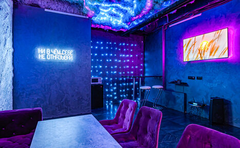 Арендовать Дизайнерский неоновый лофт