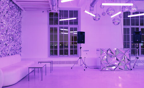Арендовать Wow Place Loft. Mr White (Вау Плейс Лофт. Мистер Уайт). Белый дизайнерский зал