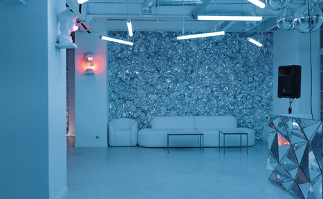 Арендовать Wow Place Loft. Mr White (Вау Плейс Лофт. Мистер Уайт). Белый дизайнерский зал