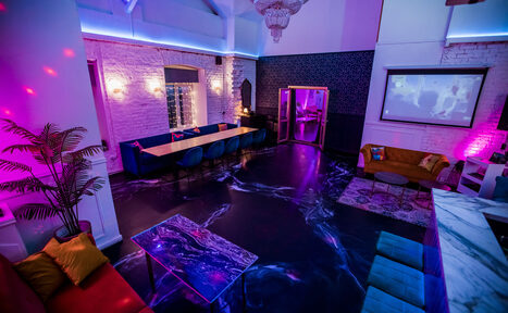 Арендовать Просторный лофт с верандой и внутренним двориком