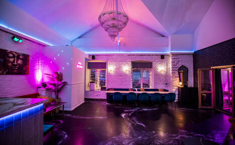 Арендовать Просторный лофт с верандой и внутренним двориком