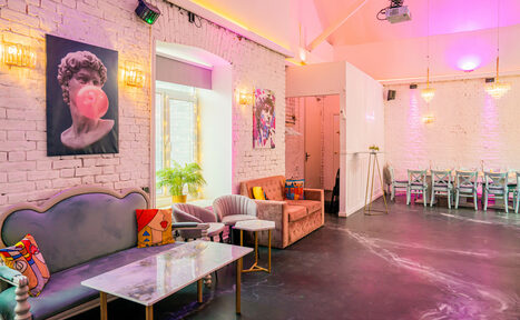 Арендовать Просторный лофт с верандой и внутренним двориком