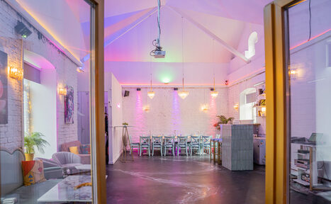 Арендовать Просторный лофт с верандой и внутренним двориком