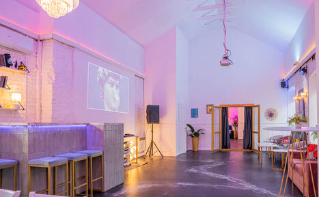 Арендовать Просторный лофт с верандой и внутренним двориком