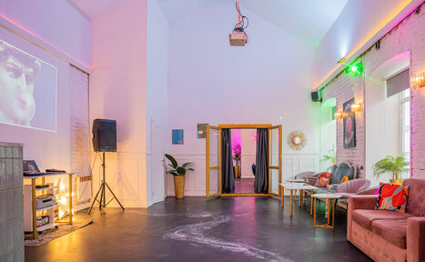 Арендовать Просторный лофт с верандой и внутренним двориком