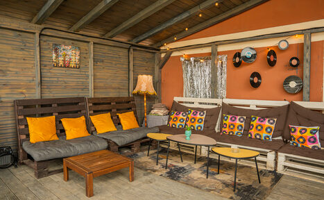 Арендовать Просторный лофт с верандой и внутренним двориком