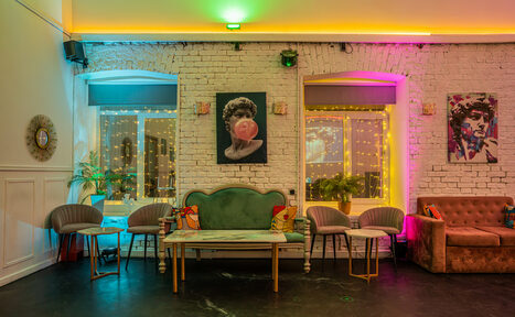 Арендовать Просторный лофт с верандой и внутренним двориком