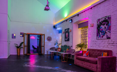 Арендовать Просторный лофт с верандой и внутренним двориком