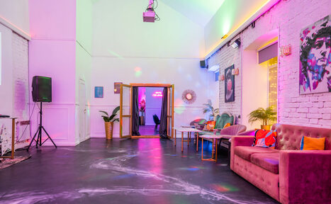 Арендовать Просторный лофт с верандой и внутренним двориком