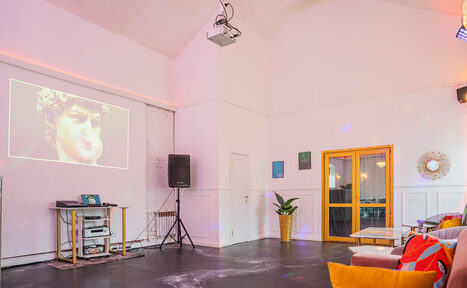 Арендовать Атмосферное пространство с верандой для любых мероприятий