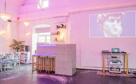 Арендовать Атмосферное пространство с верандой для любых мероприятий