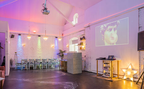 Арендовать Атмосферное пространство с верандой для любых мероприятий