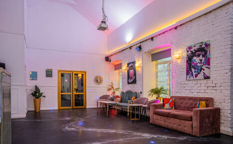 Арендовать Атмосферное пространство с верандой для любых мероприятий